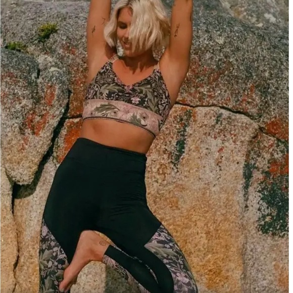 Spell and the Gypsy Activewear yoga set - Picture 3 of 9